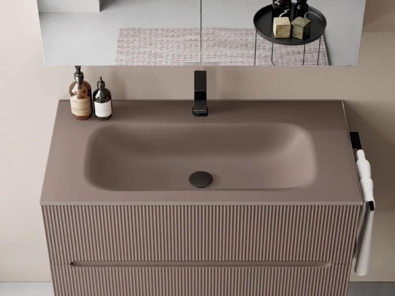 Top con lavabo integrato in cristallo acidato e base compatta in laccato opaco Medioevo per questa composizione di Smyle di Blob by Ideagroup