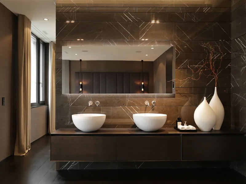 Fascino ed eleganza per il bagno Antonio Lupi con specchiera retroilluminata