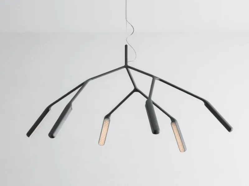 Il leggero chandelier Osidio, designed by Michele De Lucchi