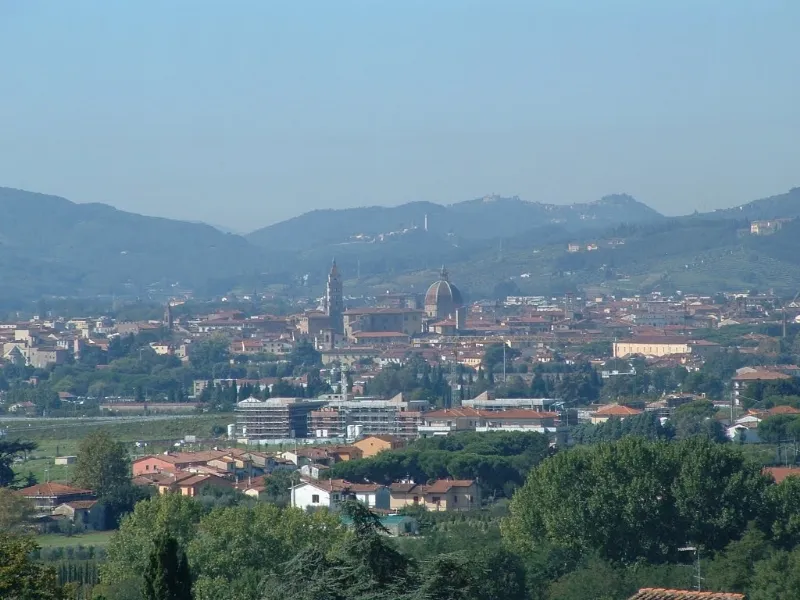 Panorama di Pistoia, città con un divario rendita catastale/valore di mercato del 300%