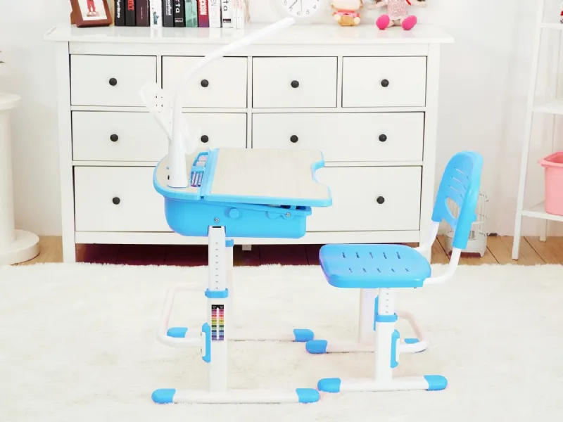 Dai 3 anni in su si può scegliere la sedia ergonomica Leomark abbinata alla sua scrivania