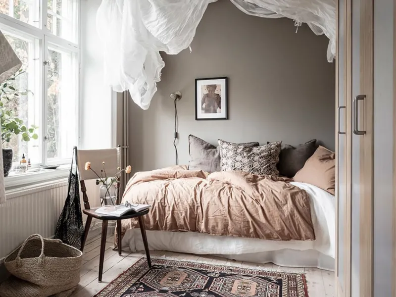 Rosa e grigio per una zona notte femminile e morbida. Credits: aufeminin.com