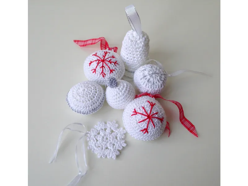 palline di Natale all'uncinetto
