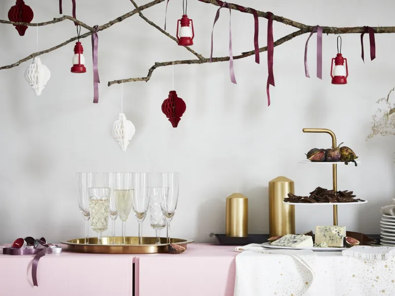 La tavola di Natale con addobbi Ikea