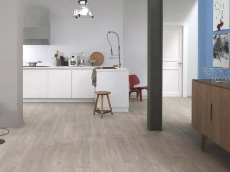 Gres porcellanato effetto legno grigio