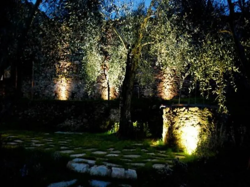 Illuminazione scenografica da esterno