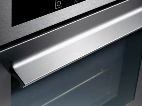 dettaglio della maniglia del forno Rex in acciaio inox