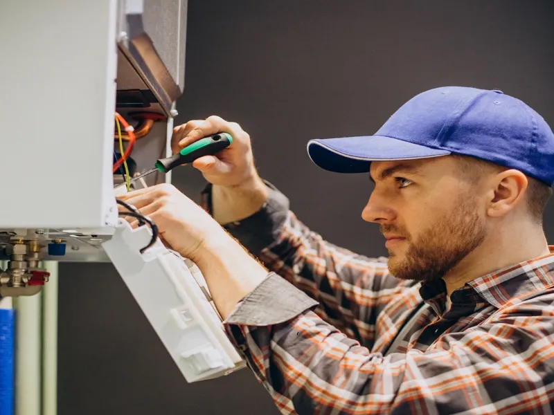 Per l’installazione caldaia bisogna rivolgersi a un tecnico specializzato