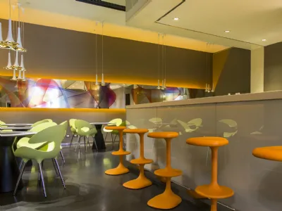 nhow bar Karim Rashid