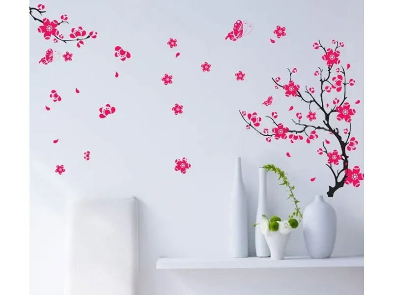 Parete decorata con sticker