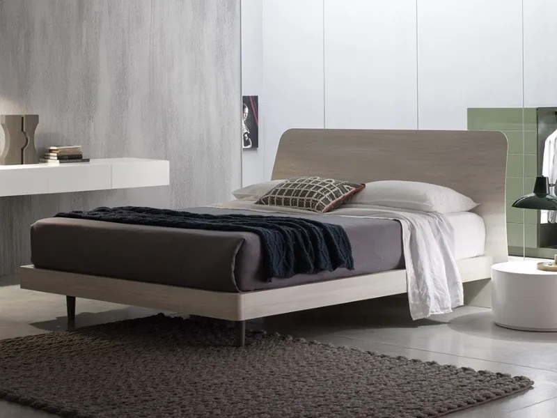 Il letto matrimoniale in legno