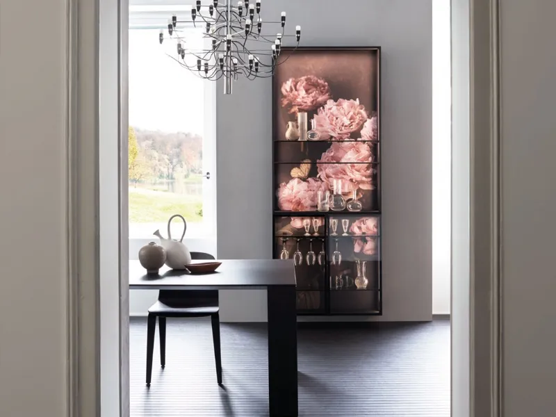 Dressup Art Collection di Cesar si caratterizza per lo schienale floreale decorativo