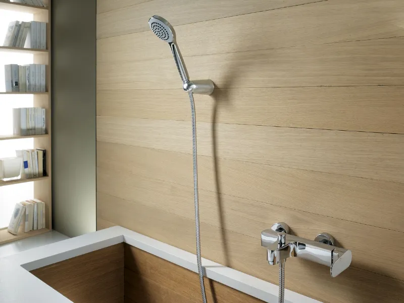 Esempio di rubinetto monocomando, perfetto per le vasche da bagno