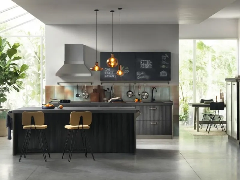 Effetto Lavagna Ink Blue e Ink Black per colonne e pensili nella cucina Diesel Get Together di Scavolini