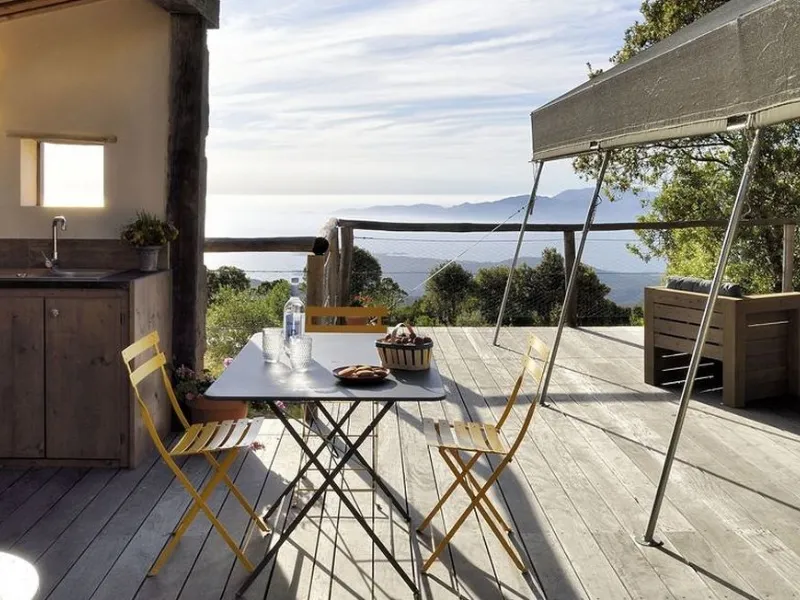 Casa con piscina naturale in Corsica