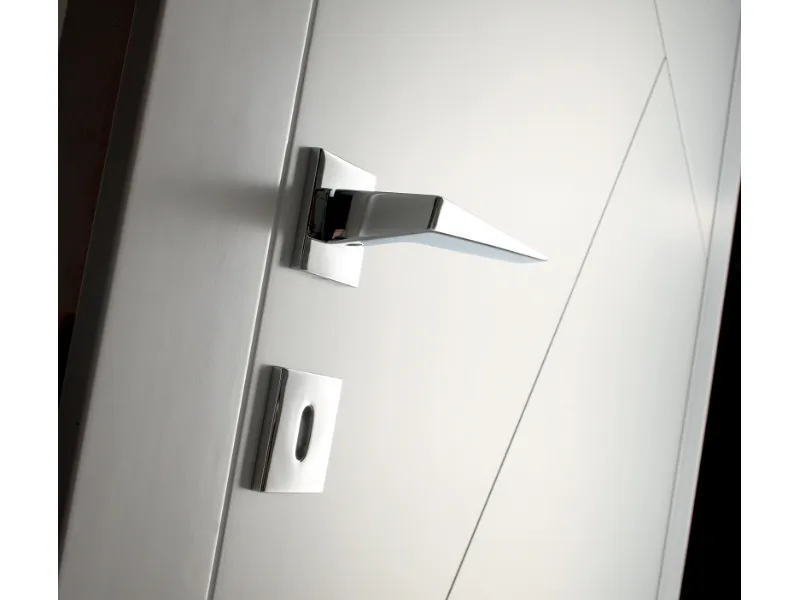 Particolare porta bianca
