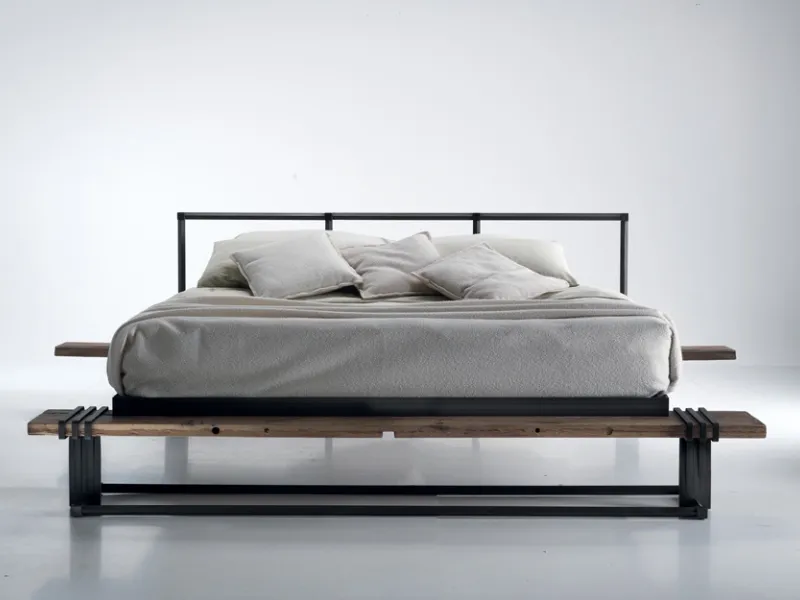 Letto in ferro battuto e legno