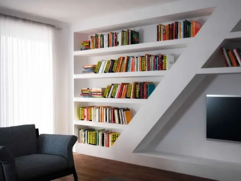 Una libreria in cartongesso di design