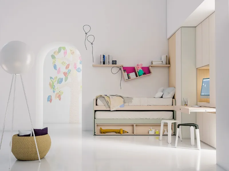 Un'atra immagina della cameretta con letto estraibile Cartesio accessoriata con scrittoio a scomparsa