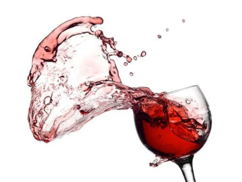 Come pulire le macchie di vino
