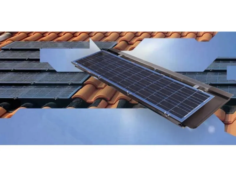 pannelli fotovoltaici appoggiati su tetto con tegole