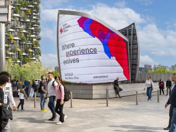 Piazza Gae Aulenti a Milano preparata per Salone e Fuorisalone