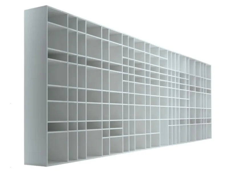 libreria ampia bianca con numerose nicchie squadrate