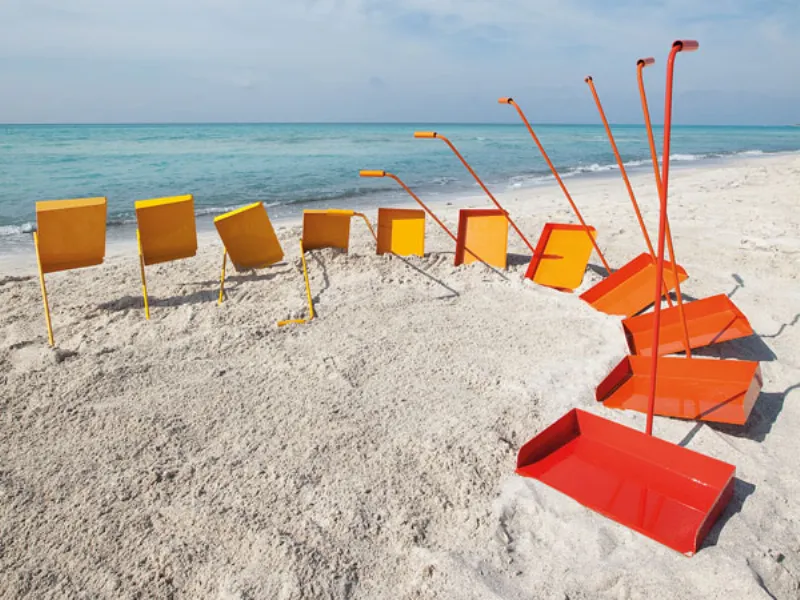 palette design Elio nelle sfumature dal giallo al rosso su spiaggia