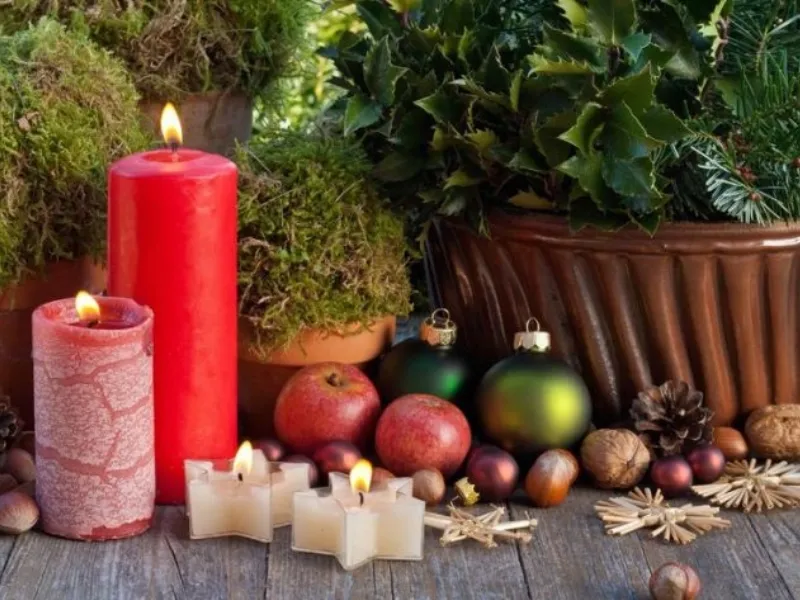 Mele e palline di Natale