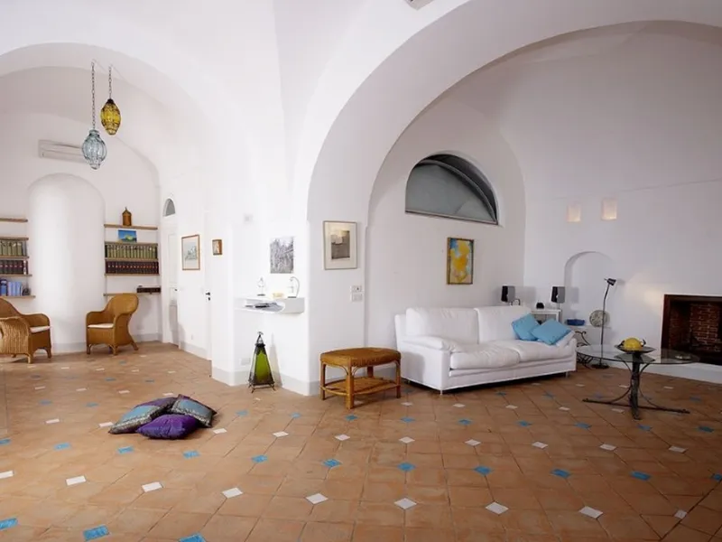 Pavimentazione di una villa a Positano realizzata dai Maestri del cotto