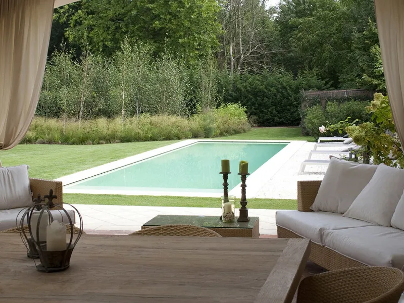 Piscine a sfioro per giardino