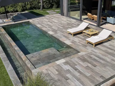Piscina a sfioro di Rosa Gres