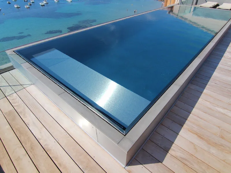 Piscine seminterrate in acciaio