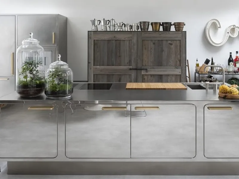 Compatta in acciaio inox l’isola Ego by Abimis