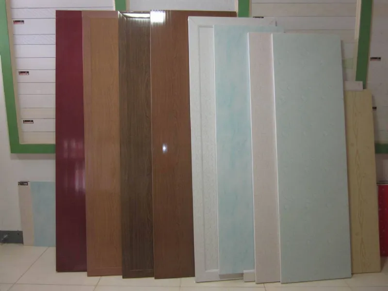 Una campionatura di porte in PVC