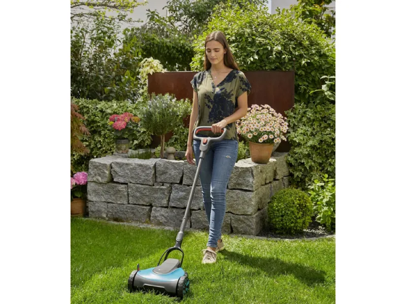 Il rasaerba elettrico HandyMower in azione