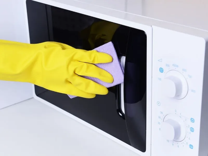 Pulizia forno a microonde