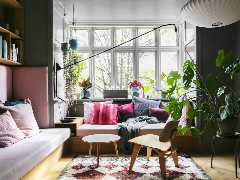 Colorata, vibrante, familiare è questa zona giorno nordica