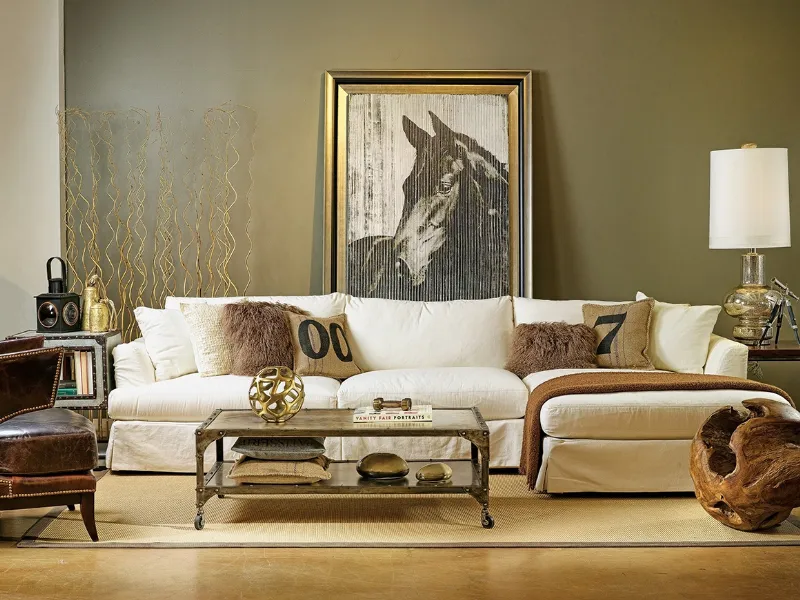 Sofisticato, accattivante, prezioso è questo living chic e industriale