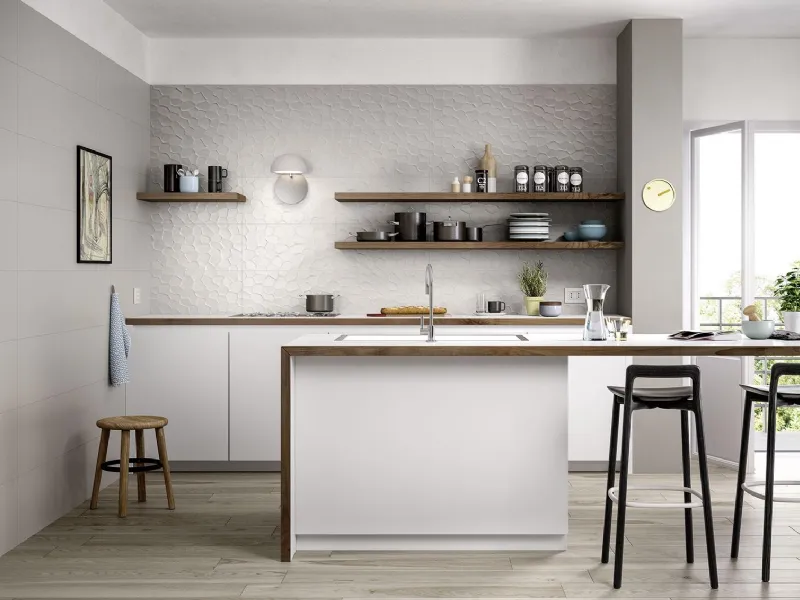 Le collezioni Treverkmore e Color Code di Marazzi per tanto candore in cucina