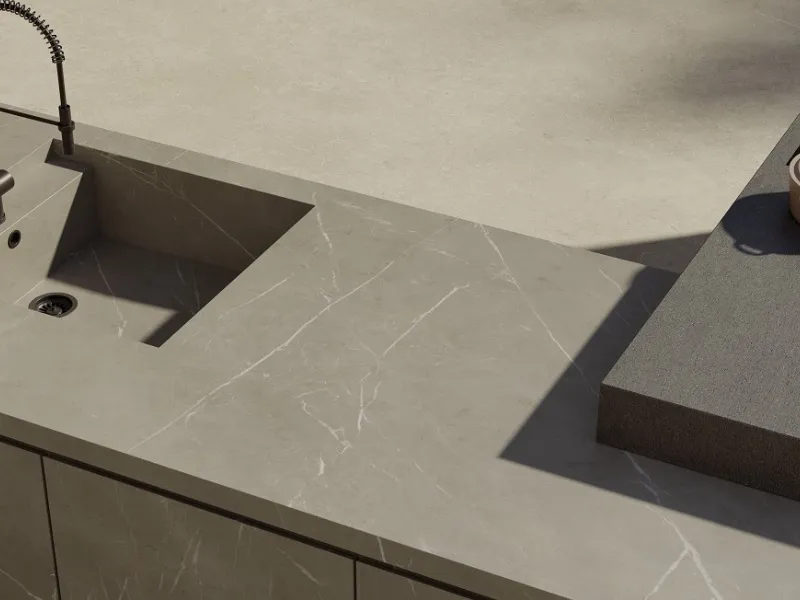 In The Top Marble Look di Marazzi sfumature materiche e cromie ricreano i materiali naturali