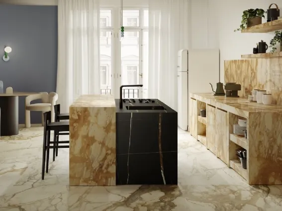 Lastre effetto marmo tra giallo e nero della collezione The Top Marble Look di Marazzi 
