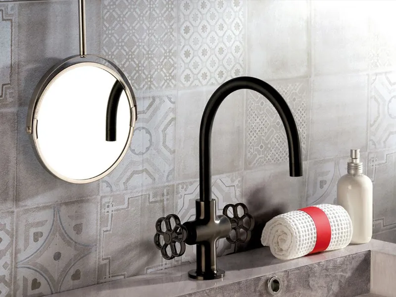 Hipster è il rubinetto da appoggio vintage nero opaco