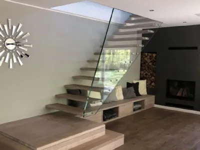 MISTRAL EDGE di Siller Treppen, scala a sbalzo rettilinea in legno