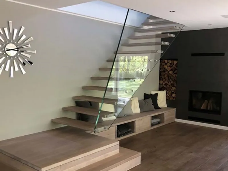 MISTRAL EDGE di Siller Treppen, scala a sbalzo rettilinea in legno