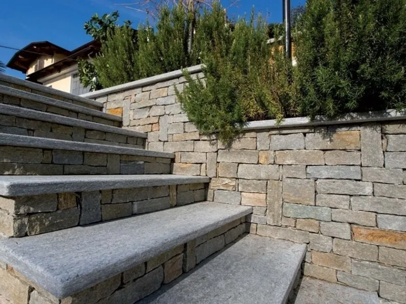 Scale esterne in pietra