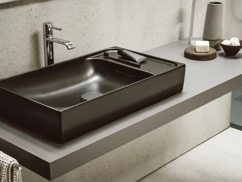 Profili rigorosi per il lavabo Meda di Laufen
