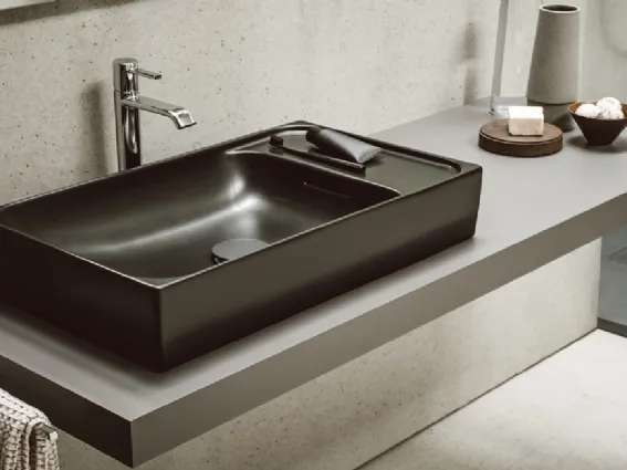 Profili rigorosi per il lavabo Meda di Laufen