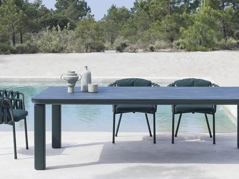 Il tavolo allungabile Customade di Varaschin è perfetto con le poltroncine Emma Cross