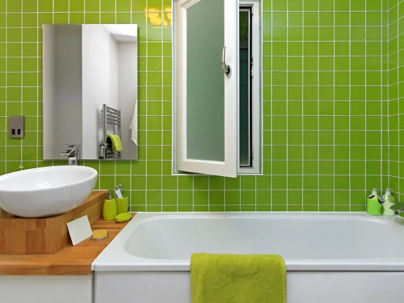 Restyling bagno moderno con smalto per piastrelle verde